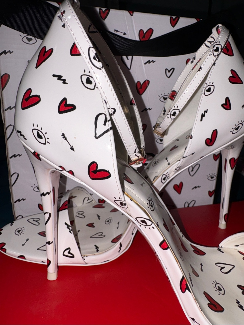 Aldo - White Ankle-Strap Heels with Red & Black Eye doodle- Heart Print -Size 11 - Picture 12 of 16